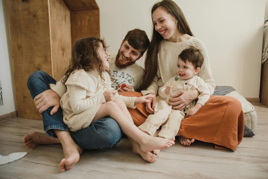 CÓMO EDUCAR A LOS HIJOS