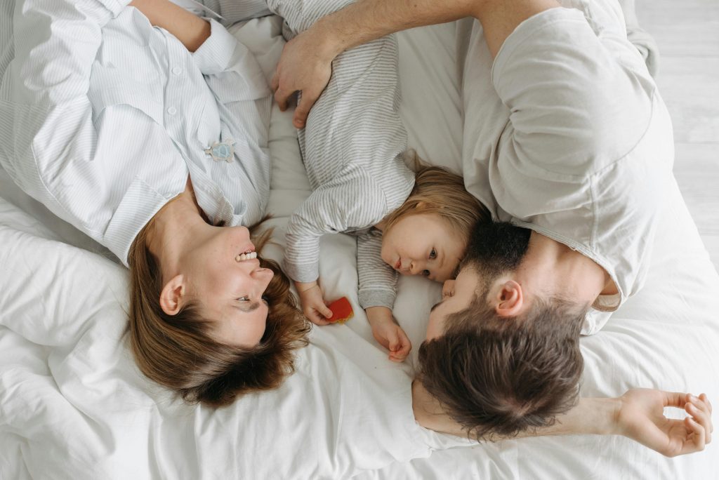 ¿Qué hago si mi hijo no quiere dormir solo?